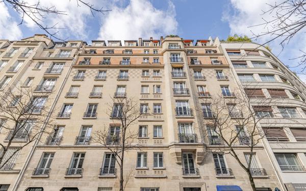 Appartement à vendre    2 pièces • 40,17 m2 Paris 16