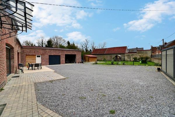 Longère de 187 m2 habitables, 4 chambres indépendantes , garage de 70 m2, terrain de 1188 m2 , le tout bien exposé et au calme en village de campagne. 0 anomalie diagnostics.