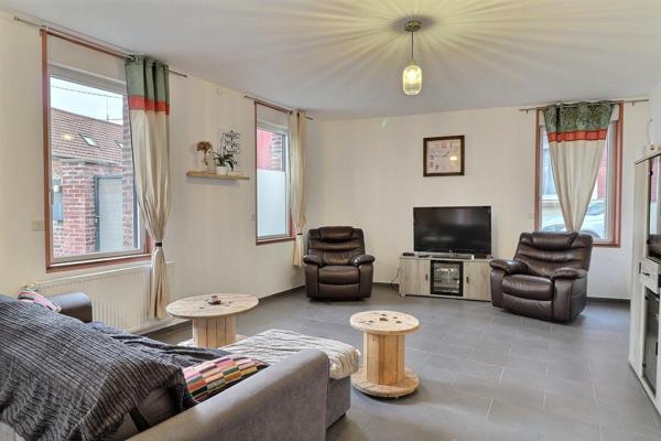 Longère de 187 m2 habitables, 4 chambres indépendantes , garage de 70 m2, terrain de 1188 m2 , le tout bien exposé et au calme en village de campagne. 0 anomalie diagnostics.