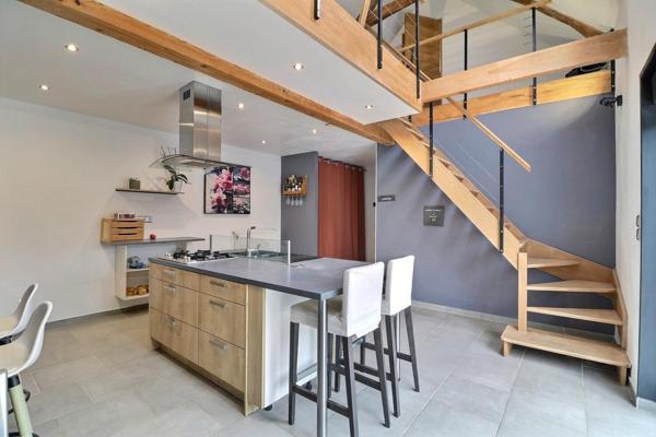 Longère de 187 m2 habitables, 4 chambres indépendantes , garage de 70 m2, terrain de 1188 m2 , le tout bien exposé et au calme en village de campagne. 0 anomalie diagnostics.