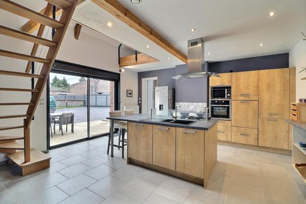 Longère de 187 m2 habitables, 4 chambres indépendantes , garage de 70 m2, terrain de 1188 m2 , le tout bien exposé et au calme en village de campagne. 0 anomalie diagnostics.