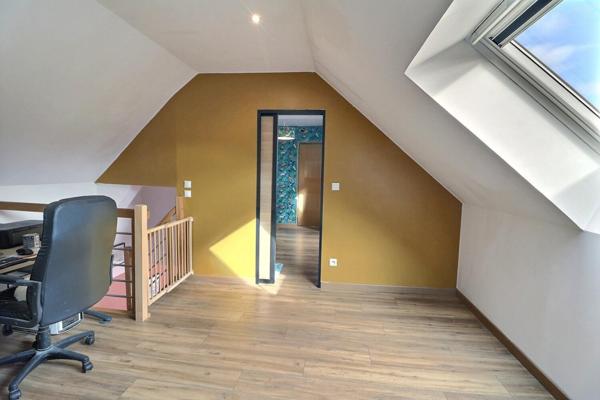 Longère de 187 m2 habitables, 4 chambres indépendantes , garage de 70 m2, terrain de 1188 m2 , le tout bien exposé et au calme en village de campagne. 0 anomalie diagnostics.