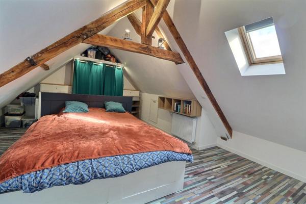 Longère de 187 m2 habitables, 4 chambres indépendantes , garage de 70 m2, terrain de 1188 m2 , le tout bien exposé et au calme en village de campagne. 0 anomalie diagnostics.