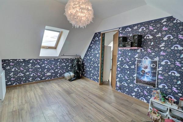 Longère de 187 m2 habitables, 4 chambres indépendantes , garage de 70 m2, terrain de 1188 m2 , le tout bien exposé et au calme en village de campagne. 0 anomalie diagnostics.