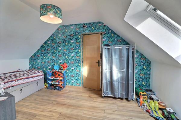 Longère de 187 m2 habitables, 4 chambres indépendantes , garage de 70 m2, terrain de 1188 m2 , le tout bien exposé et au calme en village de campagne. 0 anomalie diagnostics.