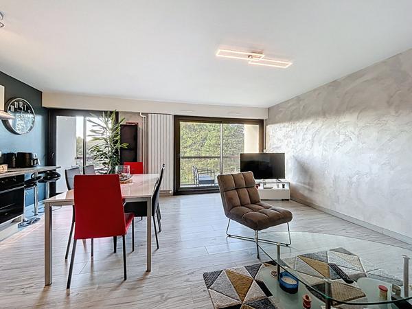 Appartement 3 pièces 2 chambres quartier Bernardière à Saint-Herblain, balcon, cave et place de parking.