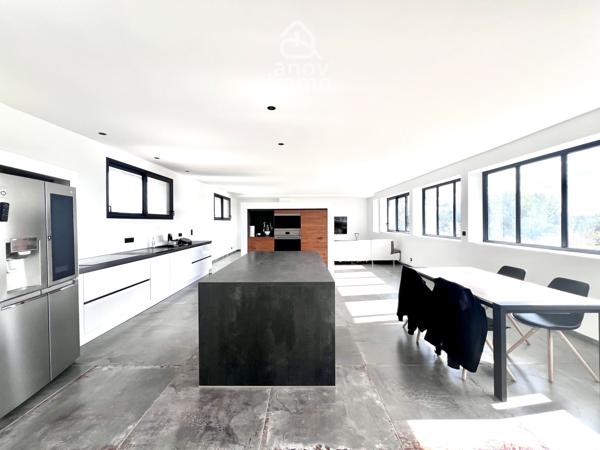 Propriete
                                                                                                                                                                                                                                                                                                                        6 pièce(s)                                                                                                                                                                                                          3 chambre(s)                                                                                                                                                                                                          177  m²