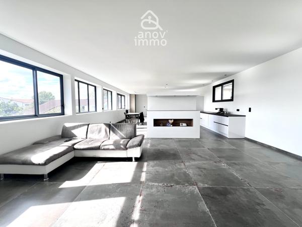 Propriete
                                                                                                                                                                                                                                                                                                                        6 pièce(s)                                                                                                                                                                                                          3 chambre(s)                                                                                                                                                                                                          177  m²