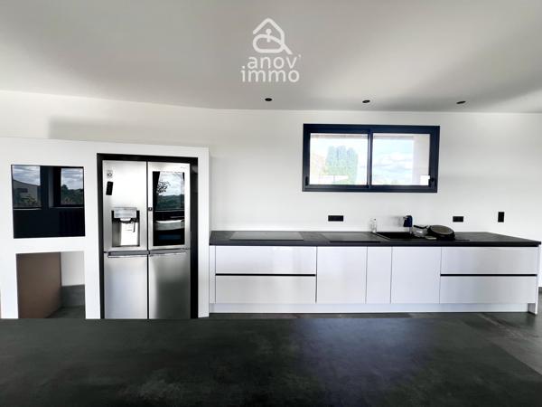 Propriete
                                                                                                                                                                                                                                                                                                                        6 pièce(s)                                                                                                                                                                                                          3 chambre(s)                                                                                                                                                                                                          177  m²