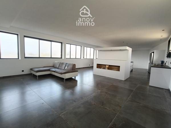 Propriete
                                                                                                                                                                                                                                                                                                                        6 pièce(s)                                                                                                                                                                                                          3 chambre(s)                                                                                                                                                                                                          177  m²