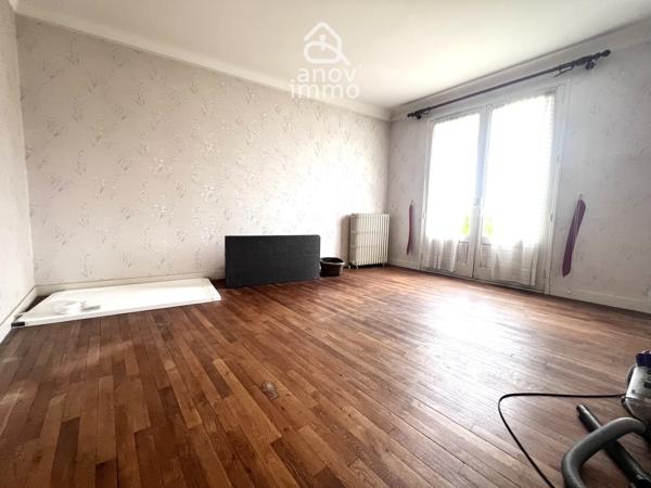 Propriete
                                                                                                                                                                                                                                                                                                                        6 pièce(s)                                                                                                                                                                                                          3 chambre(s)                                                                                                                                                                                                          177  m²