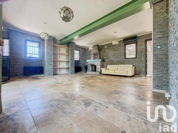 Maison traditionnelle 3 pièces de 95 m² à Brue-Auriac (83119)