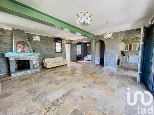 Maison traditionnelle 3 pièces de 95 m² à Brue-Auriac (83119)