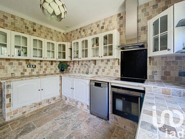 Maison traditionnelle 3 pièces de 95 m² à Brue-Auriac (83119)