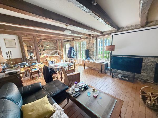 Maison en pierres avec dépendances sur un terrain de 1751 m²