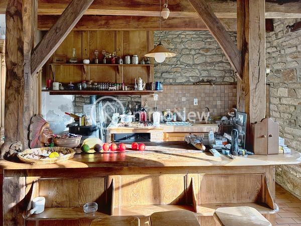 Maison en pierres avec dépendances sur un terrain de 1751 m²
