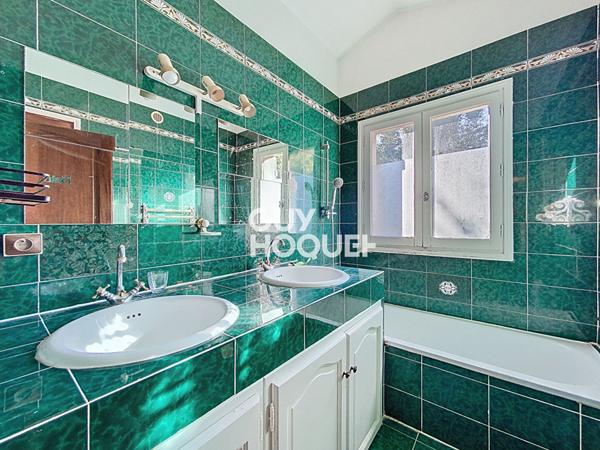 Maison à vendre à Grasse - 5 pièces avec piscine