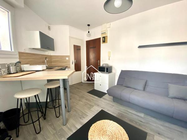 À VENDRE Studio meublé rénové 16 m2 LAVAL rive gauche