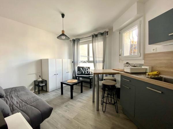 À VENDRE Studio meublé rénové 16 m2 LAVAL rive gauche