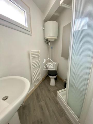 À VENDRE Studio meublé rénové 16 m2 LAVAL rive gauche