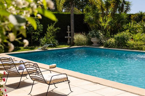Villa de charme avec patio et piscine au cœur de La Colle-sur-Loup