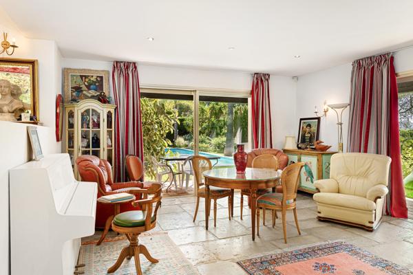 Villa de charme avec patio et piscine au cœur de La Colle-sur-Loup