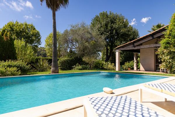 Villa de charme avec patio et piscine au cœur de La Colle-sur-Loup