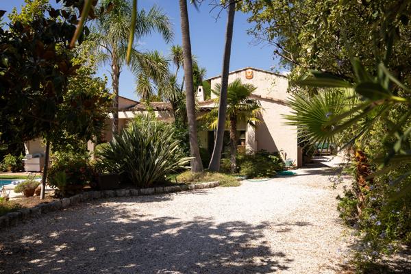 Villa de charme avec patio et piscine au cœur de La Colle-sur-Loup