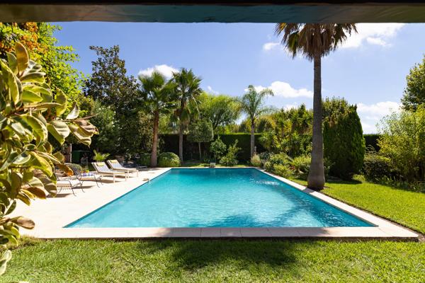 Villa de charme avec patio et piscine au cœur de La Colle-sur-Loup