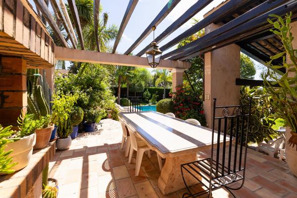 Villa de charme avec patio et piscine au cœur de La Colle-sur-Loup