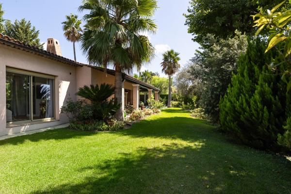 Villa de charme avec patio et piscine au cœur de La Colle-sur-Loup