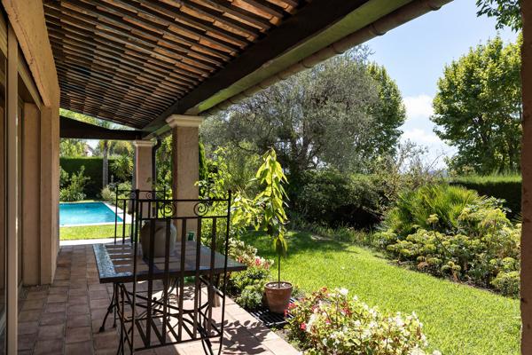 Villa de charme avec patio et piscine au cœur de La Colle-sur-Loup
