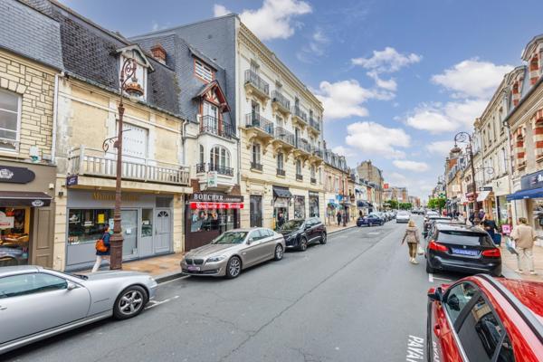 Deauville entre Gare SNCF et Place Morny - Appartement en triplex - 80,17 m2 carrez - 3 chambres - Balcon -