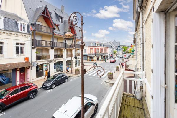 Deauville entre Gare SNCF et Place Morny - Appartement en triplex - 80,17 m2 carrez - 3 chambres - Balcon -