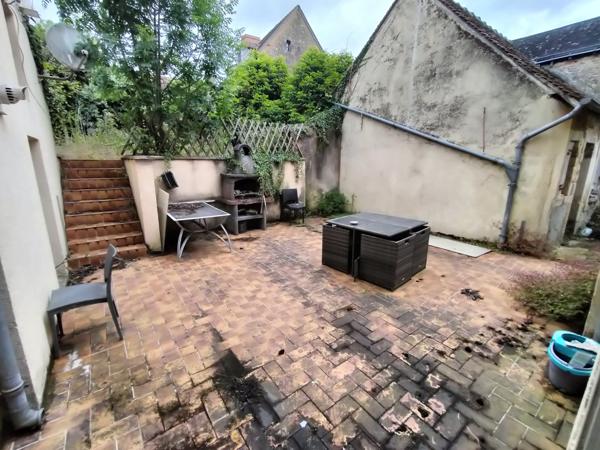 À vendre - Maison, 8 pièces située à Vallon-sur-Gée (72540)