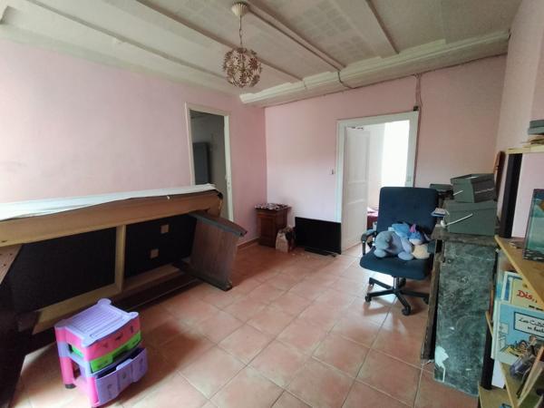 À vendre - Maison, 8 pièces située à Vallon-sur-Gée (72540)