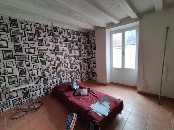 À vendre - Maison, 8 pièces située à Vallon-sur-Gée (72540)