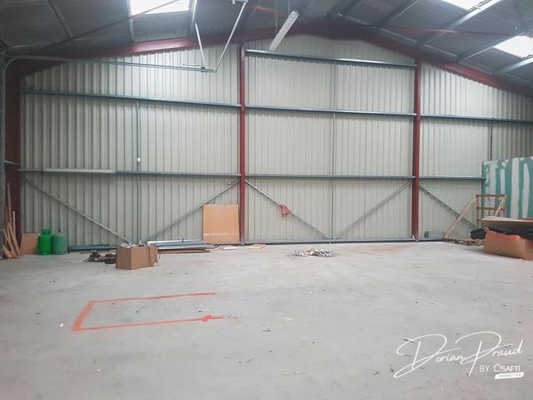 Bâtiment de 440 m² avec bureaux