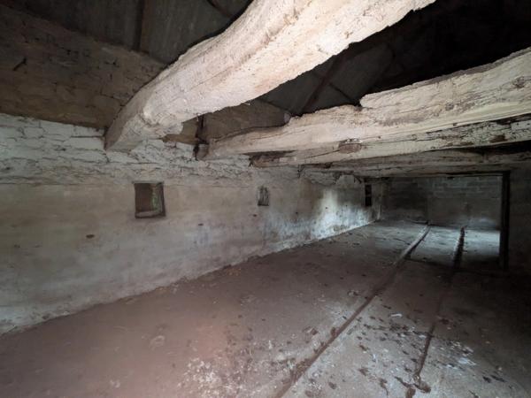 PLOUAY EN CAMPAGNE ENSEMBLE IMMOBILIER COMPOSÉ D' UNE MAISON DE 45M² HABITABLE, UNE GRANGE DE 33 M², UN BÂTIMENT EN PIERRE DE 91 M² UNE PARCELLE DE 711m² ENVRION.
