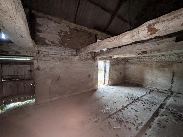 PLOUAY EN CAMPAGNE ENSEMBLE IMMOBILIER COMPOSÉ D' UNE MAISON DE 45M² HABITABLE, UNE GRANGE DE 33 M², UN BÂTIMENT EN PIERRE DE 91 M² UNE PARCELLE DE 711m² ENVRION.