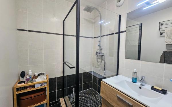 Appartement à vendre    3 pièces • 63 m2 Montélimar