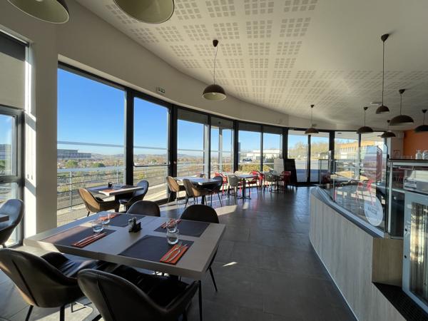 Fonds De Commerce - 324 m²