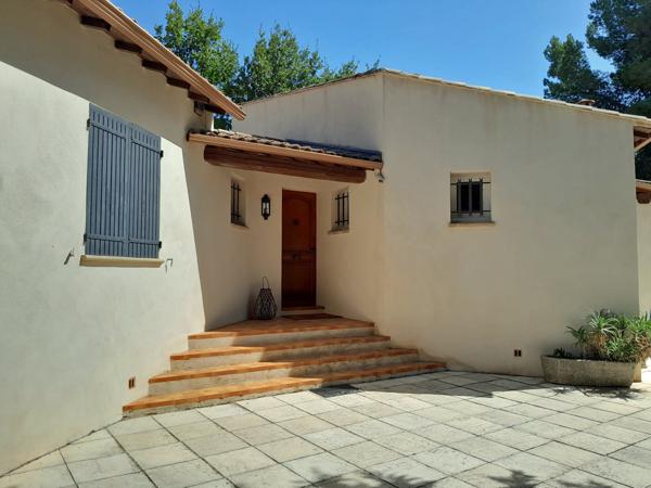 Bellegarde (30127) Superbe Villa sur les hauteurs avec une belle vue au calme