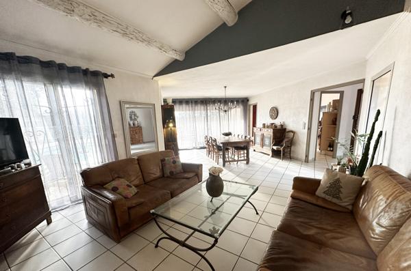 Bellegarde (30127) Superbe Villa sur les hauteurs avec une belle vue au calme