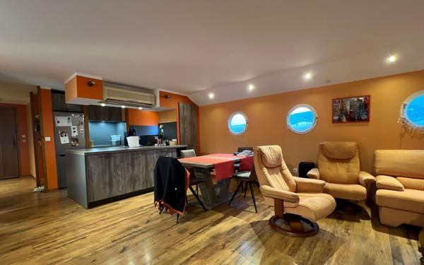 Maison à vendre    4 pièces •  Donzère