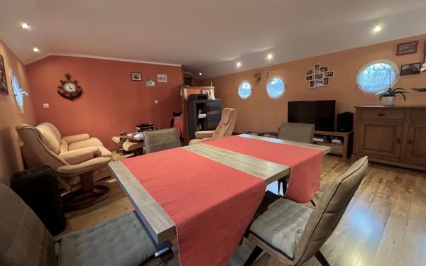 Maison à vendre    4 pièces •  Donzère