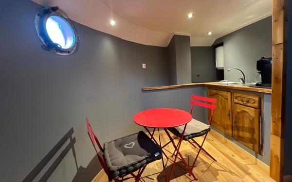 Maison à vendre    4 pièces •  Donzère