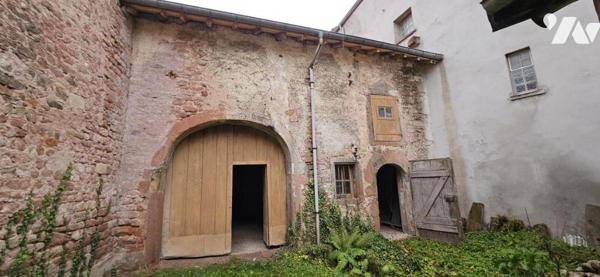 Centre ville de BRUYERES, Ancienne fermette à aménager