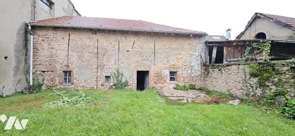 Centre ville de BRUYERES, Ancienne fermette à aménager