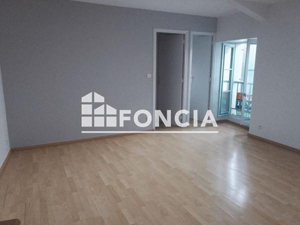 Location Appartement 2 pièces 52.3 m² - 10 A PLACE DE LA PECHOIRE Coulon 79510